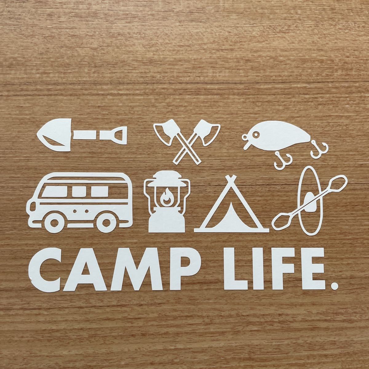 243. 【送料無料】 CAMP LIFE. キャンプ カッティングステッカー バス ランタン テント アウトドア 【新品】_画像1