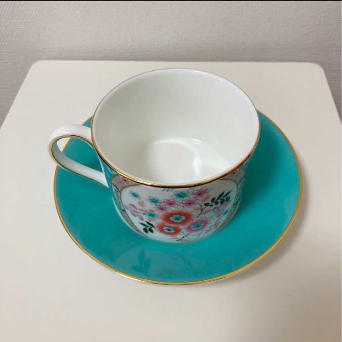 【送料込み】新品☆WEDGWOOD ウェッジウッド ティーカップ&ソーサー《ワンダーラスト カメリア》