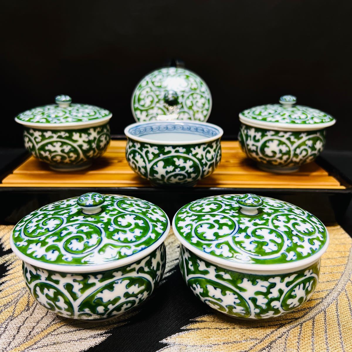 有田焼 亮秀窯 田代亮秀 草花文 緑蛸唐草 蓋付き 茶碗 5客 有田焼 亮秀窯 田代亮秀 草花文 緑蛸唐草 蓋付き 茶碗 5客