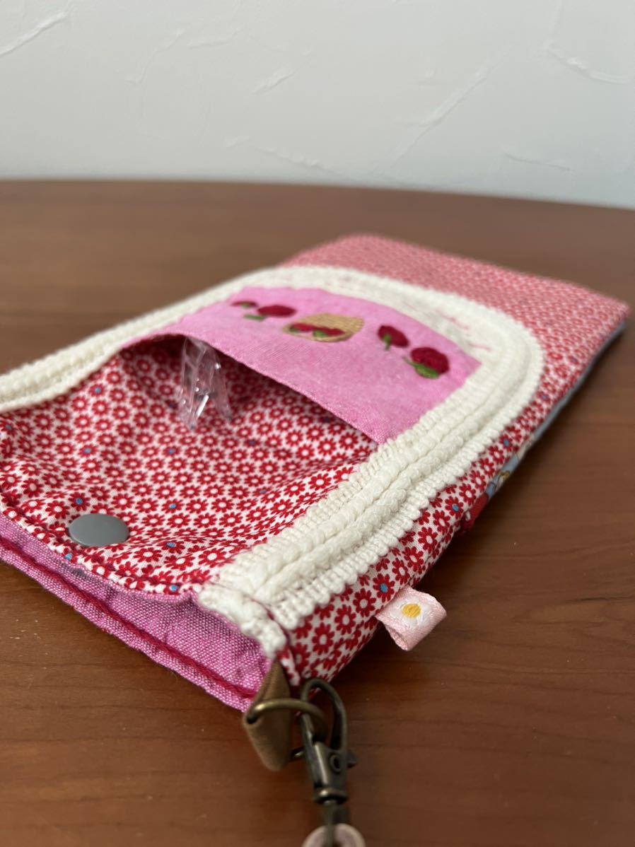 【handmade 01】キルト 刺繍 大きめ スマホケース/iPhoneケース/携帯ケース ポーチ りんご バッグ/小物入れ