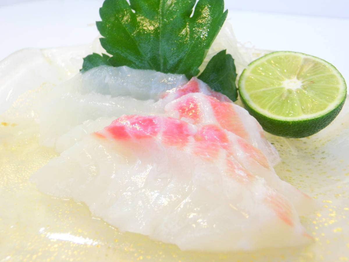 愛媛県産 真鯛スライス 鮮度抜群で解凍後 お刺身でお召し上がり出来ます 1Ｐ4枚入りです_リーズナブルな価格での販売中です♪