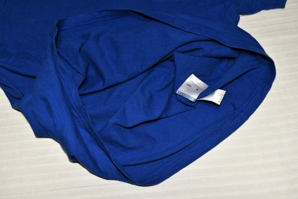 ★エンポリオアルマーニ★EMPORIO ARMANI ★流行りの鮮やかなブルー青★カッコいい肩にイーグル刺繍付きの半袖VネックTシャツM_画像8