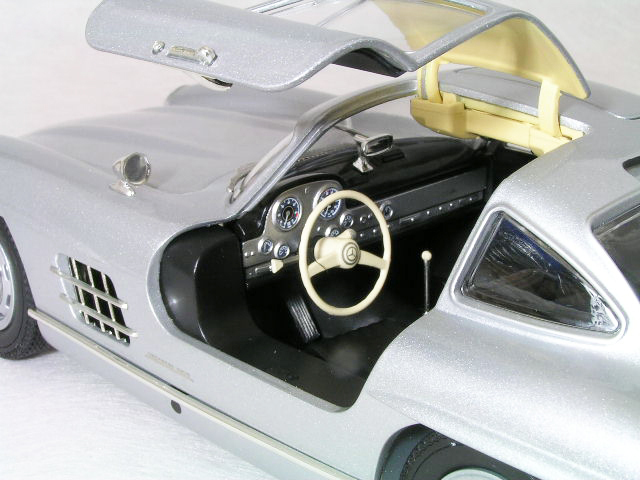 * 1/18 Mercedes Benz = 300 SL ( W198 )garu Wing / silver metallic = Mercedes Benz