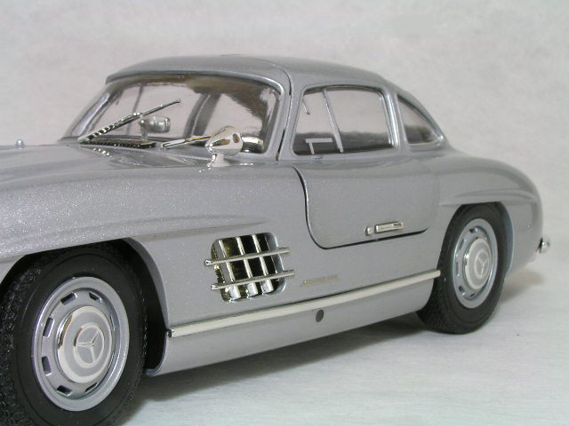 * 1/18 Mercedes Benz = 300 SL ( W198 )garu Wing / silver metallic = Mercedes Benz