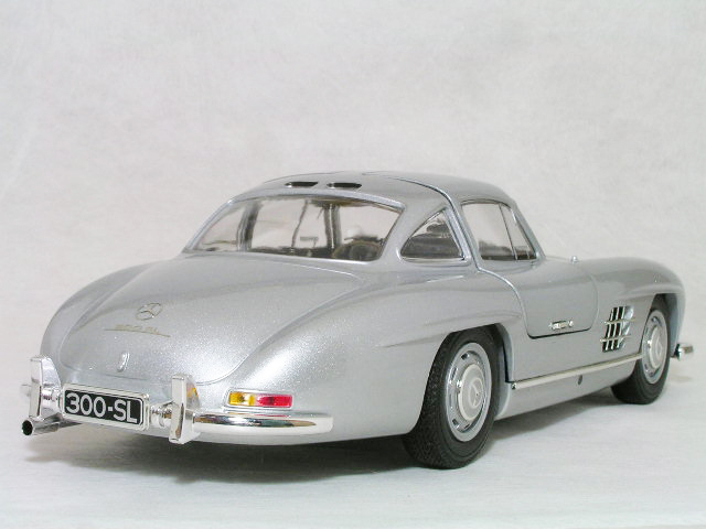 * 1/18 Mercedes Benz = 300 SL ( W198 )garu Wing / silver metallic = Mercedes Benz