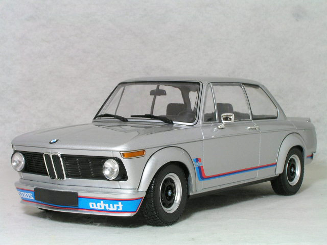 * 1/18 BMW = 2002 turbo / silver = BMW