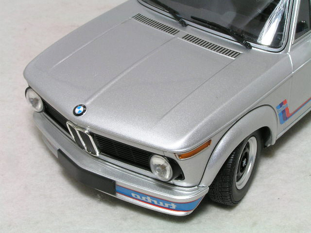 * 1/18 BMW = 2002 turbo / silver = BMW