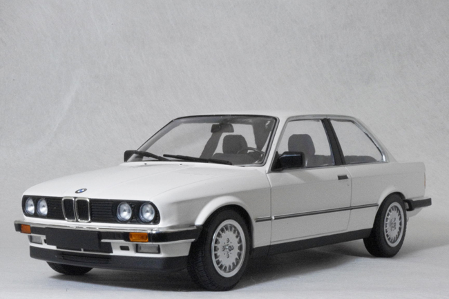 ○ 1/18 BMW 〓 323i E30 ホワイト 〓 BMW