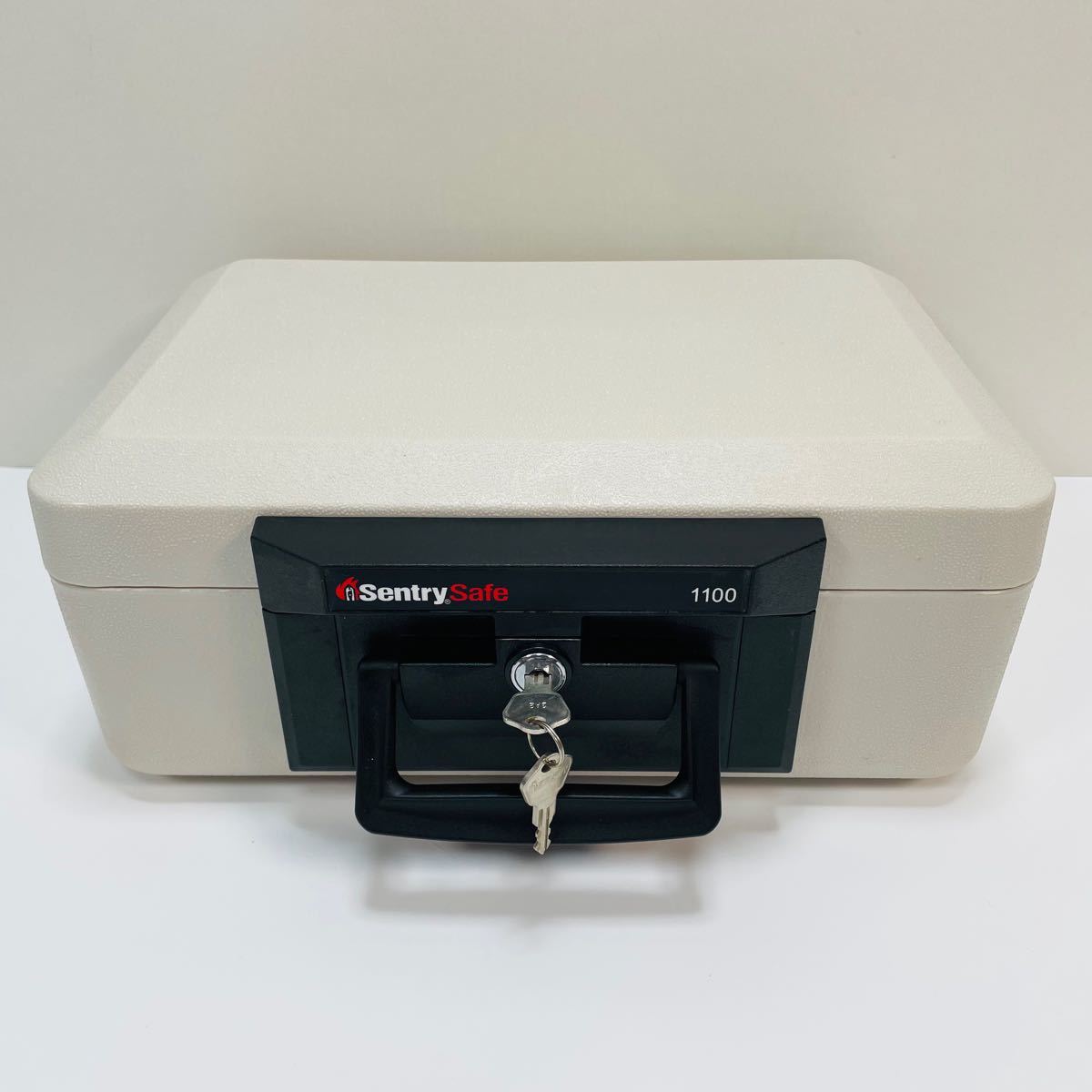 ☆美品☆ SENTRY Safe 1100 ポータブル耐火保管庫 金庫 セントリー鍵2個付