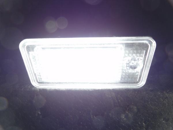 保証♪ 激白光！！ アウディ LED ナンバー灯 ライセンスランプ A4 B6 8E セダン_画像3