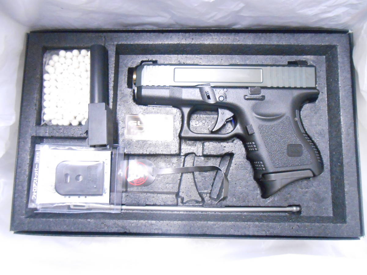 ブラック系憧れの 東京マルイ グロック26カスタム・スペアマガジン付き 50%OFF半額 東京マルイ製G26(スペアマガジン付き) トイガン