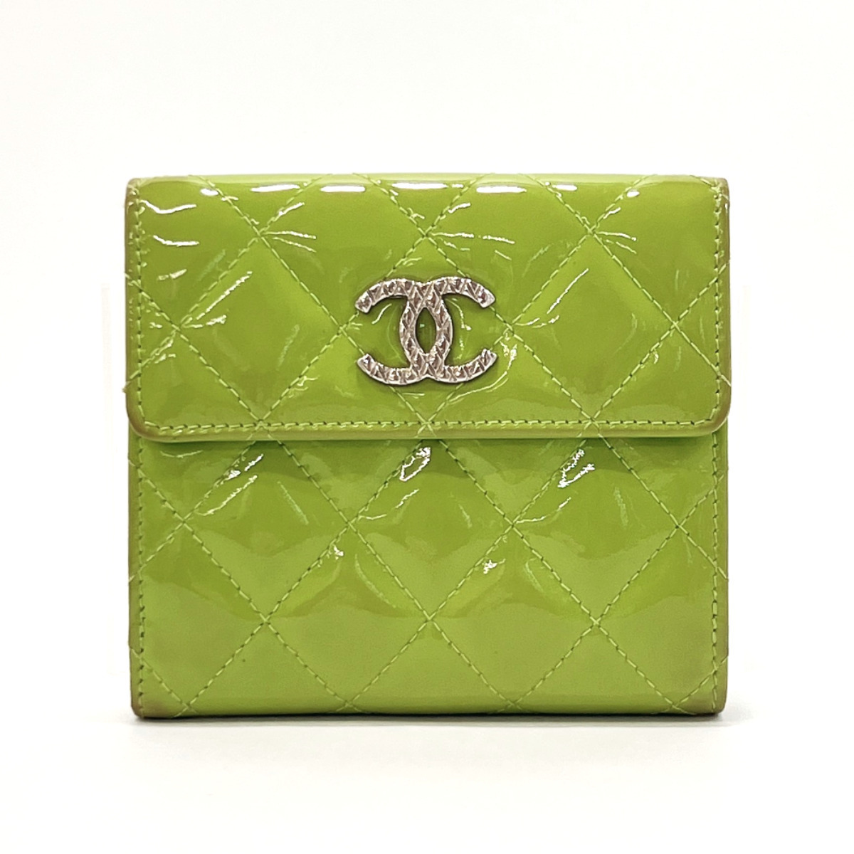 シャネル CHANEL 二つ折り財布 マトラッセ ココマーク パテントレザー