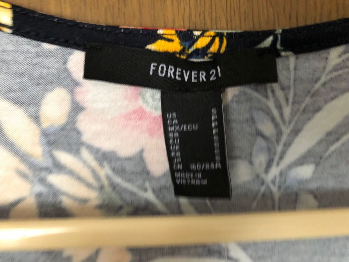 フォーエバー21 花柄　ワンピース　トップス　Forever21