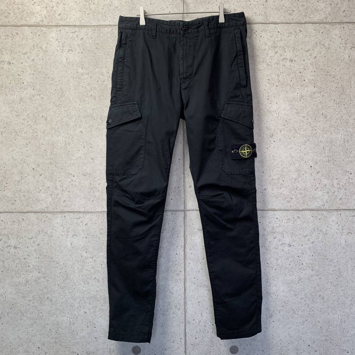 STONE ISLAND ストーンアイランド ロゴパッチ カーゴパンツ 黒
