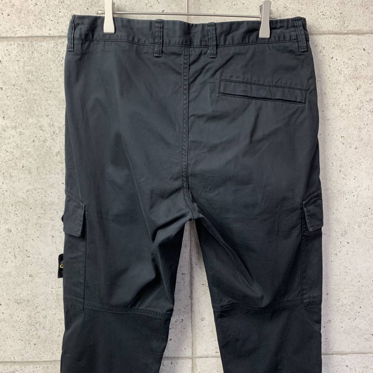 STONE ISLAND ストーンアイランド ロゴパッチ カーゴパンツ 黒