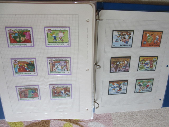 世界各国のディズニーキャラクターを描いた切手を集めたコレクション　約55リーフ　の　大型バインダー　_画像2
