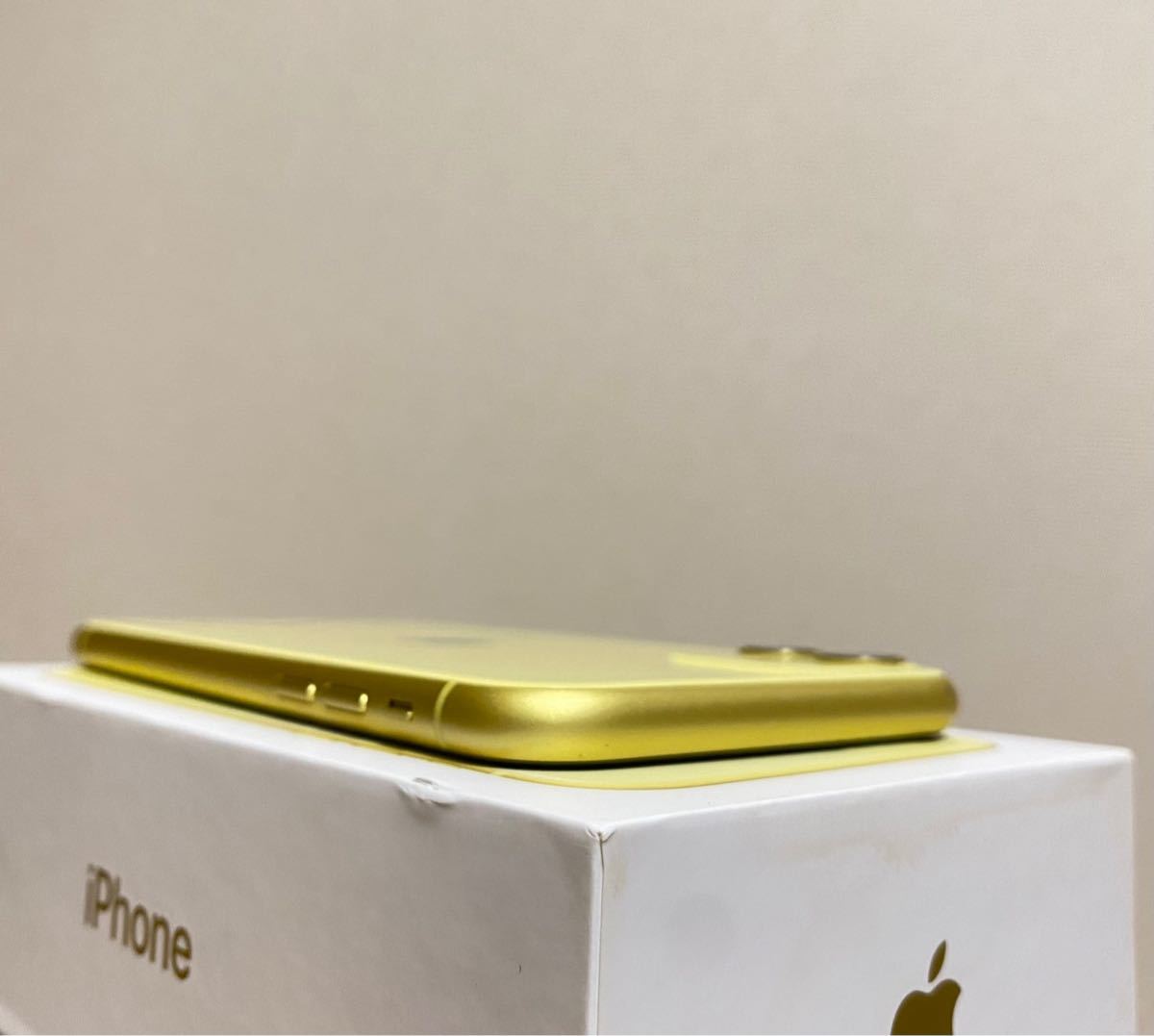 iPhone11イエローSIMフリー64GB Apple