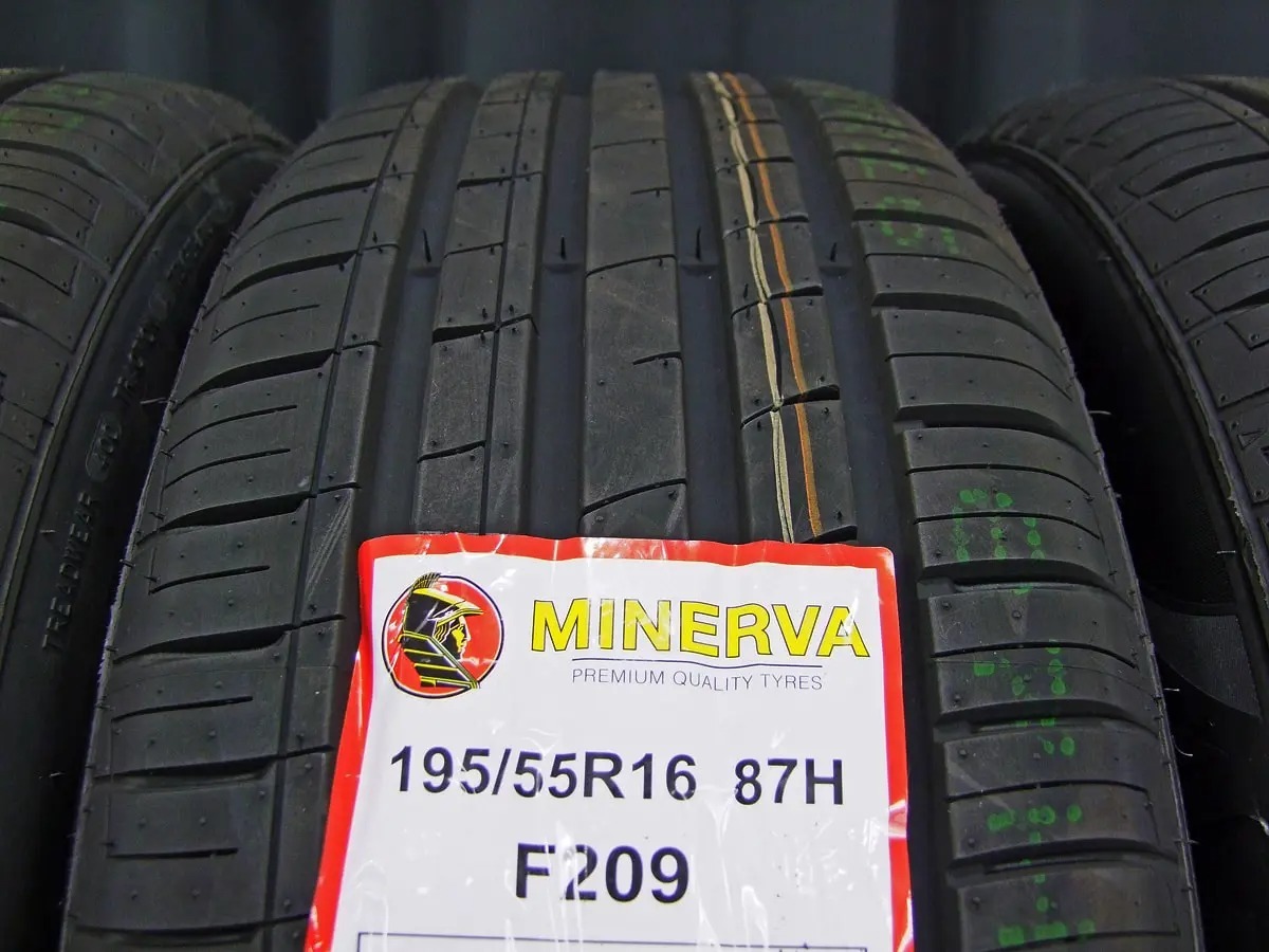 [中古リペアアルミ新品サマー4本] PIAA深リム6.5J+42ガンメタ2021年195/55R16アクアGRフィットE13/12ノートDJデミオ2クロスビーR56ミニ美品_2021年製 新品 未使用 未走行