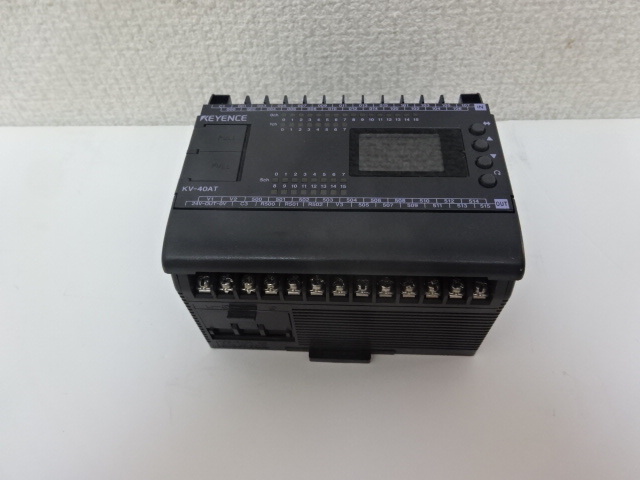 中古 KEYENCE 表示機能内蔵超小型PLC KV-40AT カバーが欠品_画像1