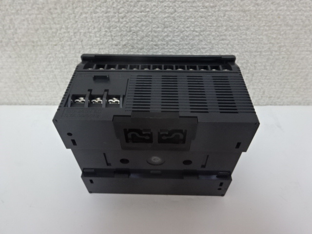 中古 KEYENCE 表示機能内蔵超小型PLC KV-40AT カバーが欠品_画像4