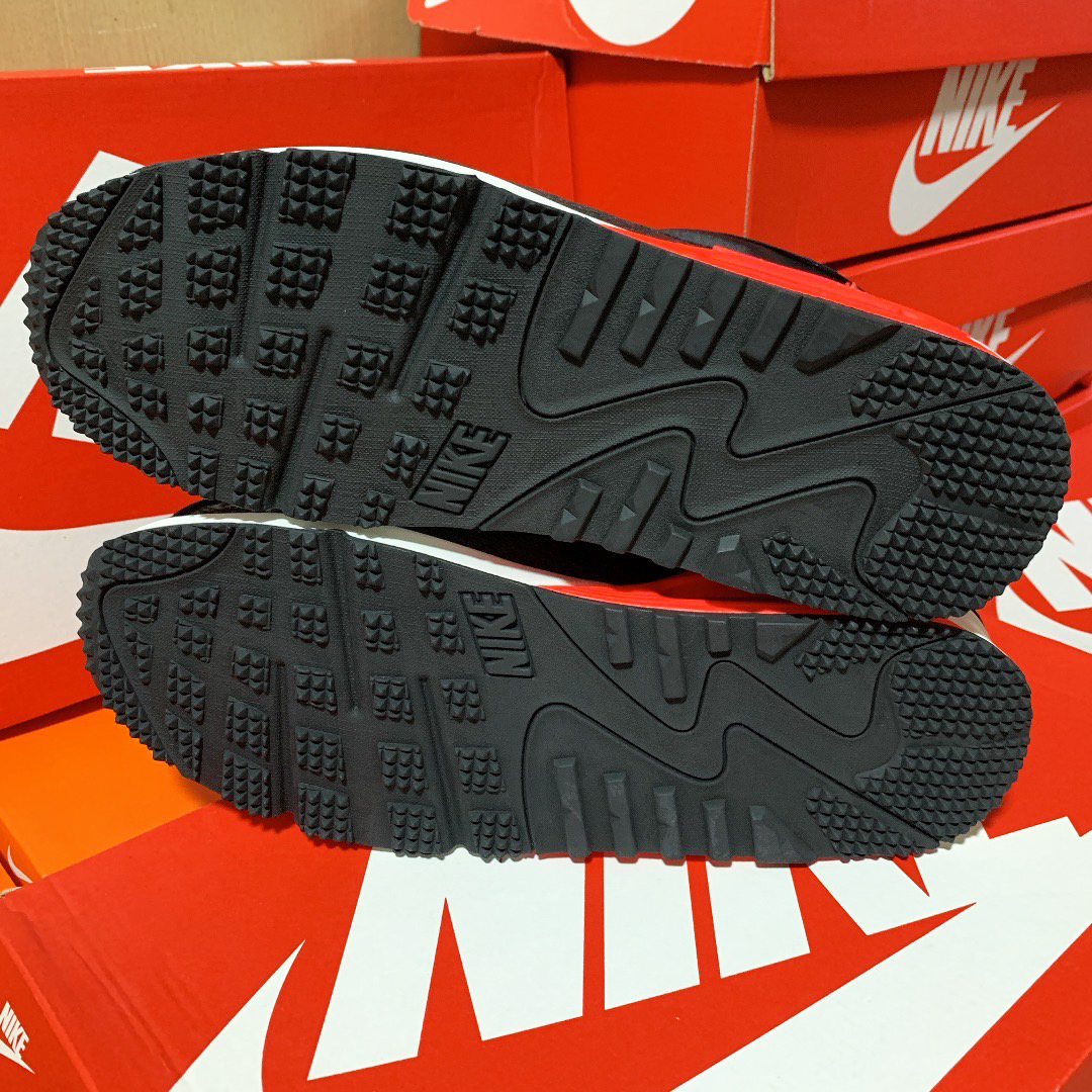 新品 NIKE AIR MAX 90 UTILITY サイズ28cm US10 国内正規品 黒 新品 NIKE AIR MAX 90 UTILITY サイズ28cm US10 国内正規品 黒
