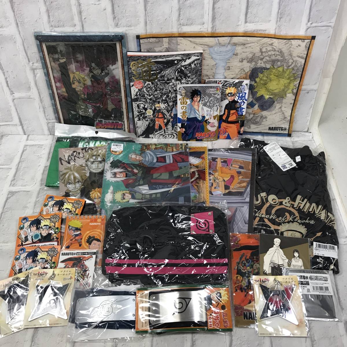 ☆【アニメグッズ】NARUTO ナルト Tシャツ 缶バッジ キーホルダー メモ