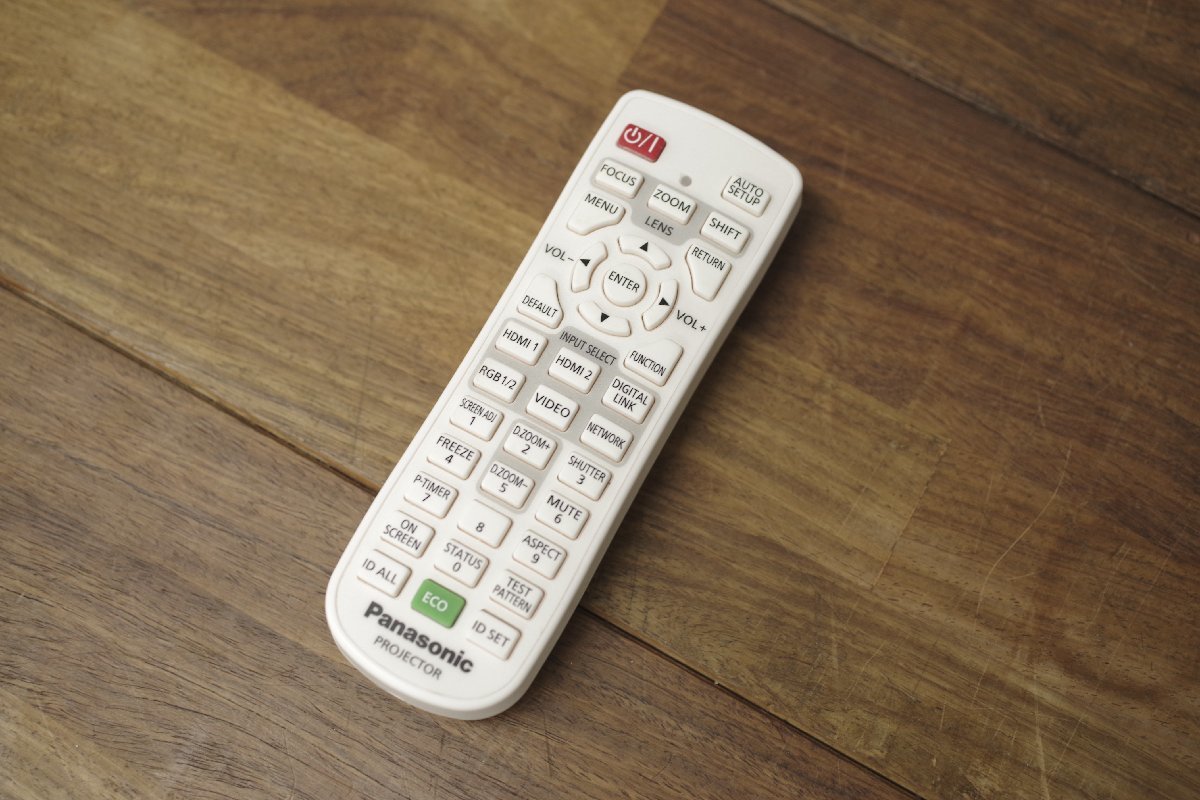 Yahoo!オークション - 美品 低使用 Panasonic PT-EW650J Yahoo!オークション - 美品 低使用 Panasonic PT-EW650J