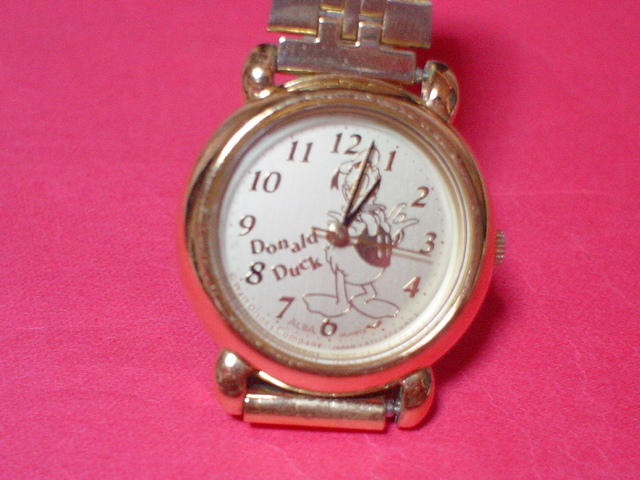珍品　アンティーク　SEIKO社　ALBA　DISNEY　ドナルドダック　女性用腕時計　ゴールド_画像1