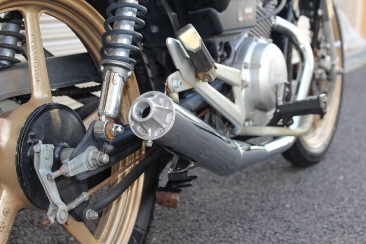 ヤマハ YBR125 キャブ・インジェクション エキゾーストマフラー QUIET