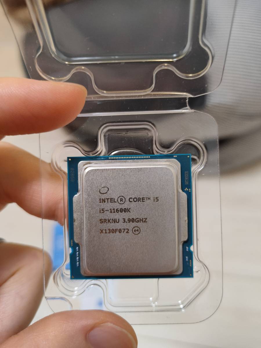 【1円】【動作未確認】Intel Core i5 11600K 3.90GHz ジャンク 第11世代CPU オーバークロックモデル_ヒートスプレッダーは比較的綺麗な状態です