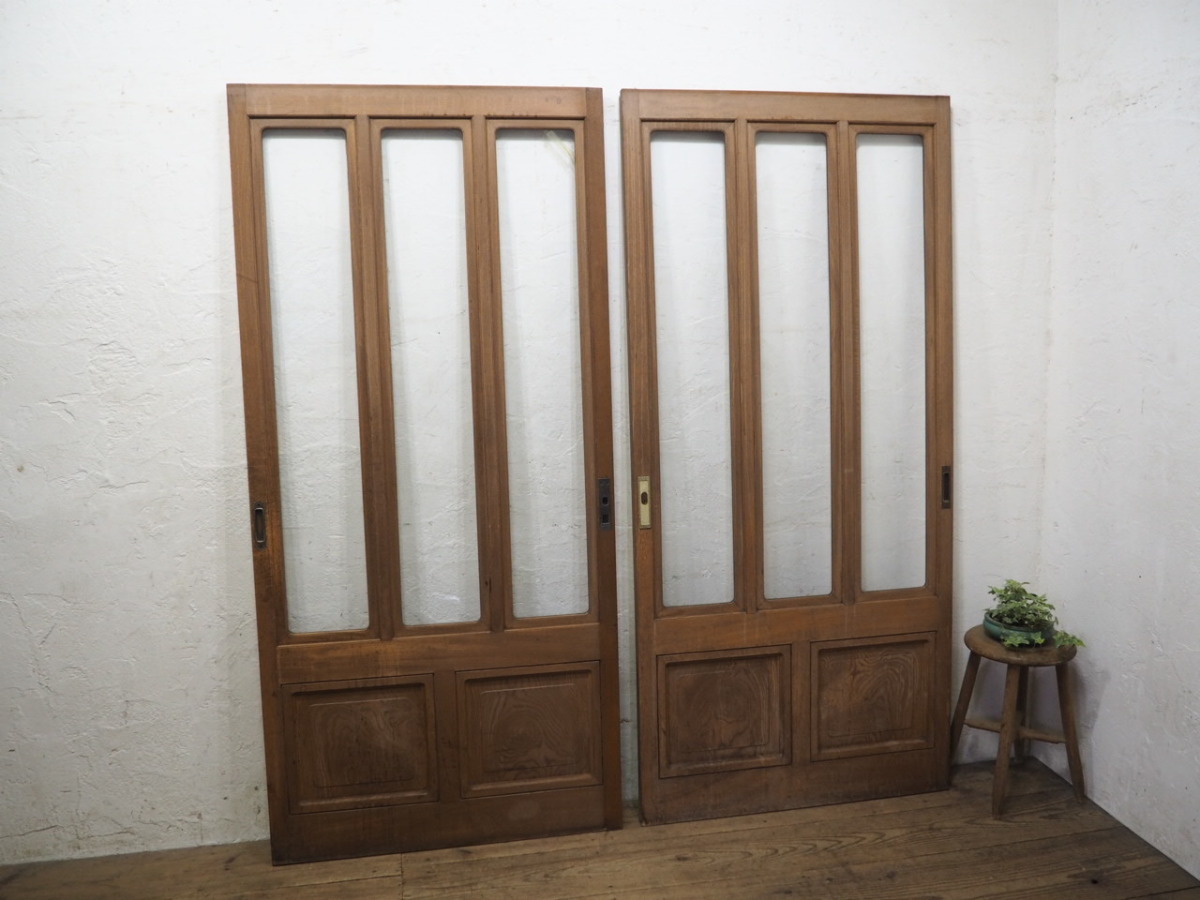 taY0826*[H179,5cm×W84cm]×2 sheets * antique * retro . pavilion. large old wooden glass door * old fittings sliding door entranceway door old Japanese-style house block house housing L pine 