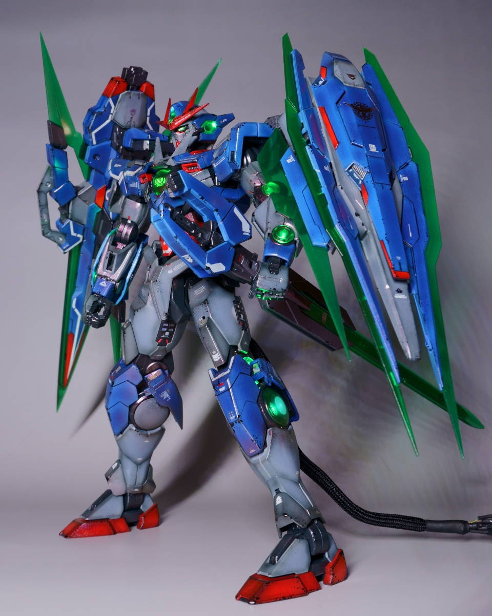 MG 1/100 ガンダム ダブルオークアンタフルセイバー [バンダイ] 塗装済完成品 電飾改修