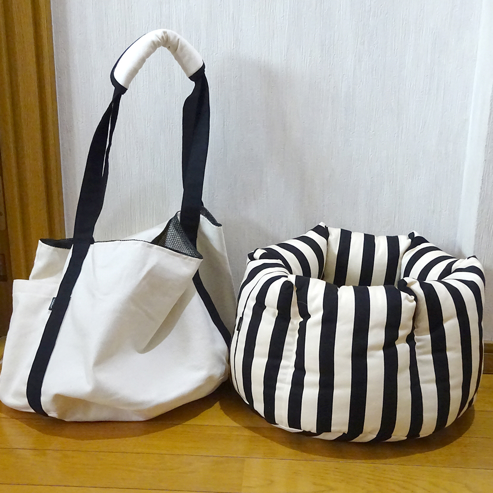  unused goods order goods bed .. Carry carry bag hand made white black Monotone stripe dog travel outing 