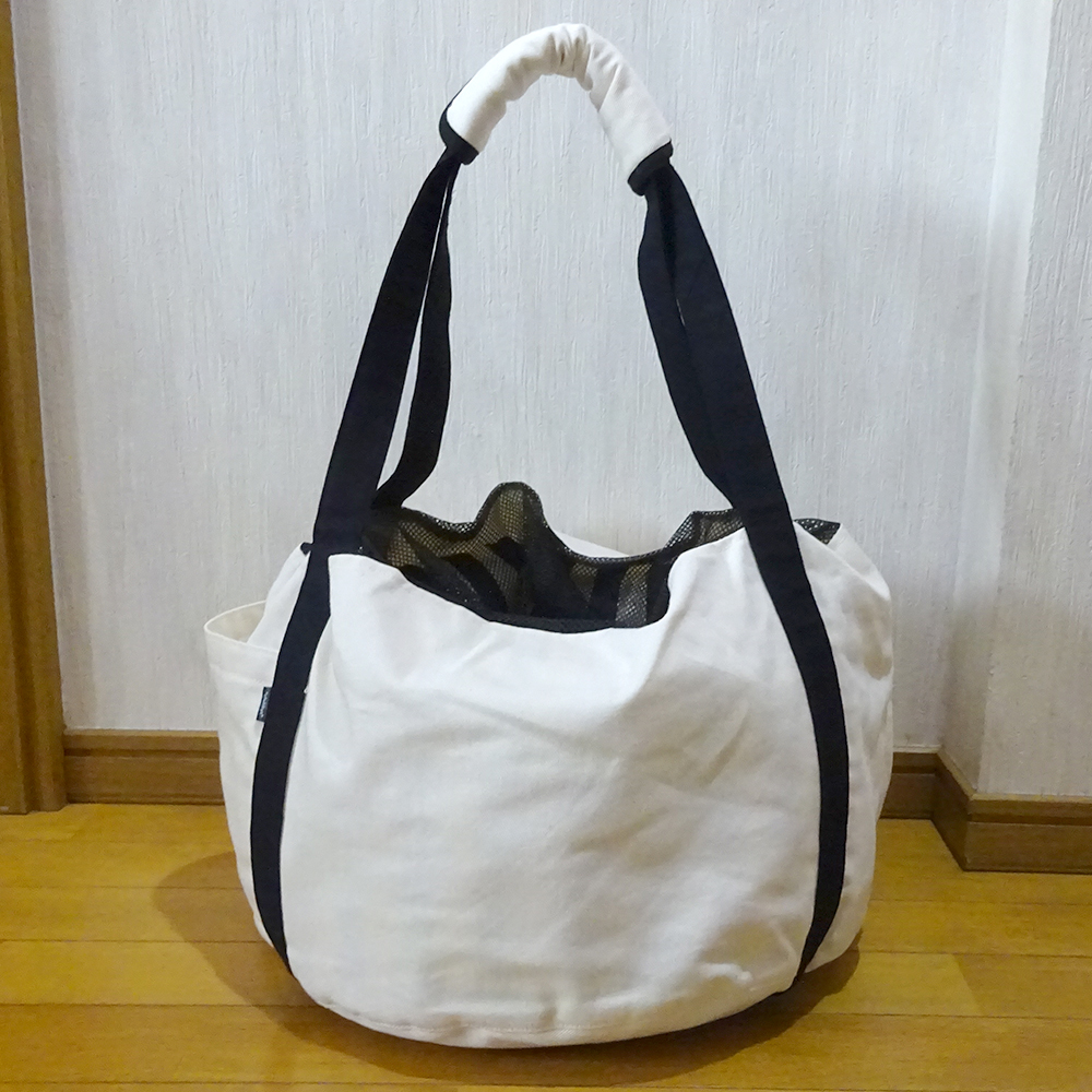  unused goods order goods bed .. Carry carry bag hand made white black Monotone stripe dog travel outing 