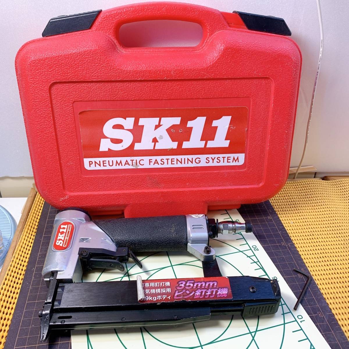 貴重 SK11 35mmピン釘打ち機 ピン釘専用 軽量0.9kg エアーくぎ打ち機 エアーツール