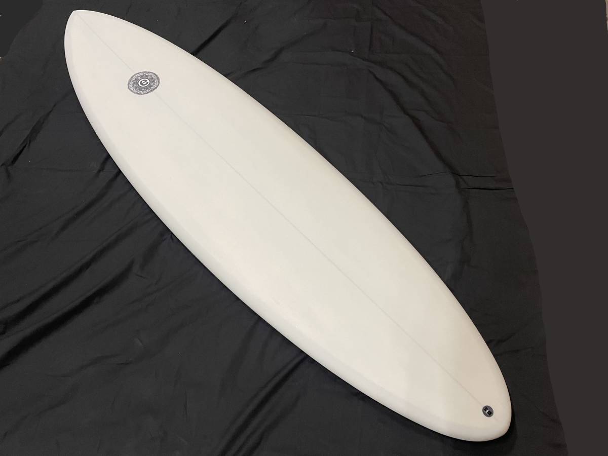 【新品 特価】NEW WILDCAT 7’2” 54.84L ライトグレー シングルフィン ミッドレングス ELEMNT サーフボード