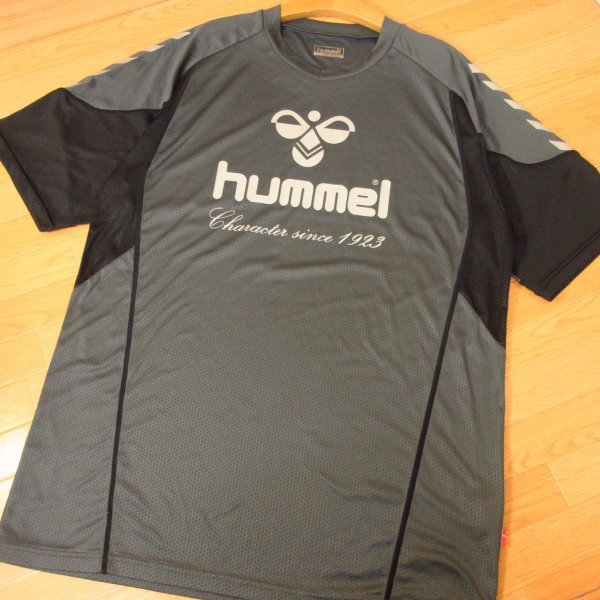 ◎美品！サッカー XL 上下セット！hummel ヒュンメル◆セットアップ / 半袖Tシャツ&ショートパンツ 速乾◆メンズ グレーx白◆B79173_画像2