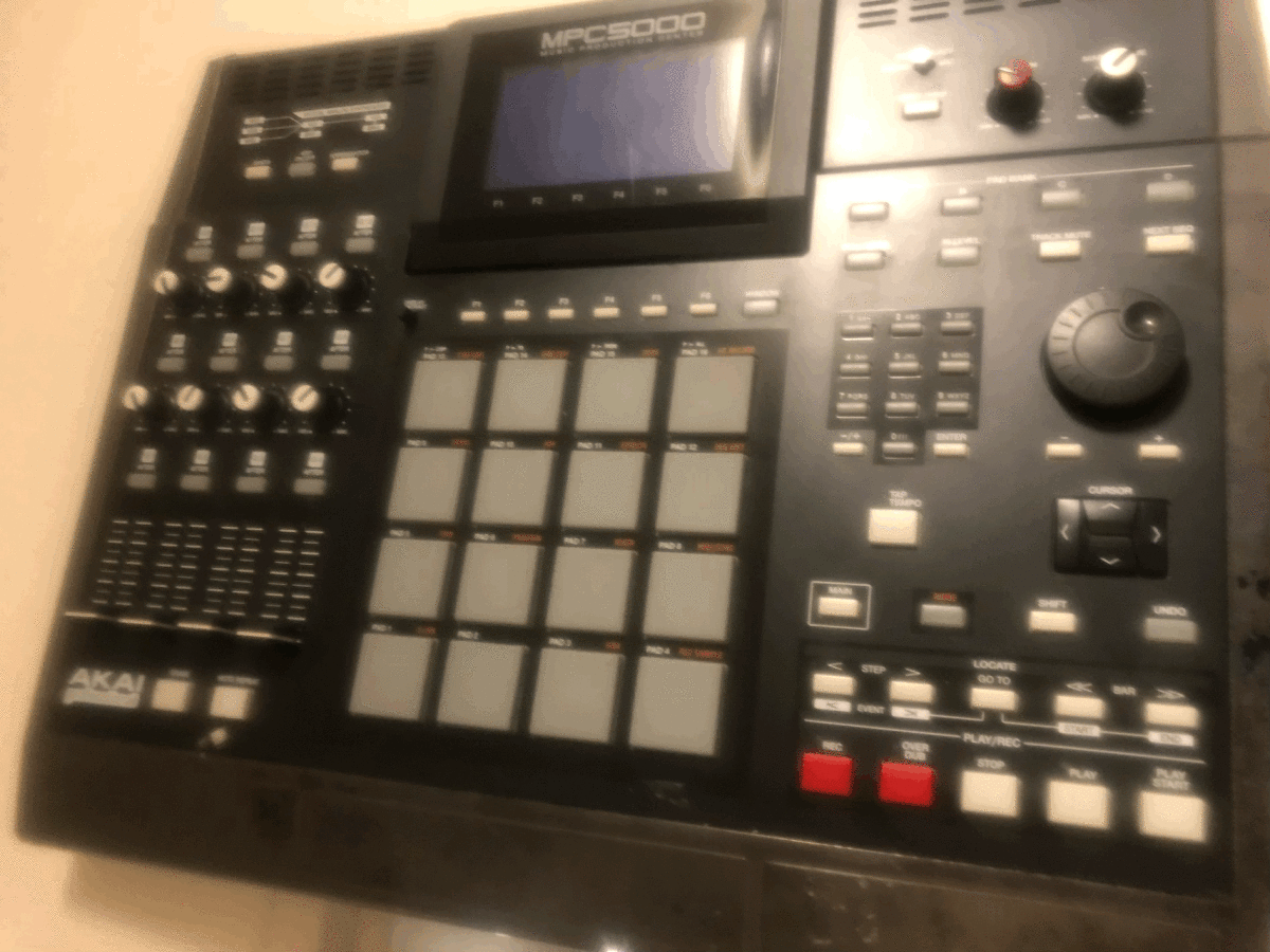 AKAI/アカイ MPC5000 ミュージック プロダクション センター