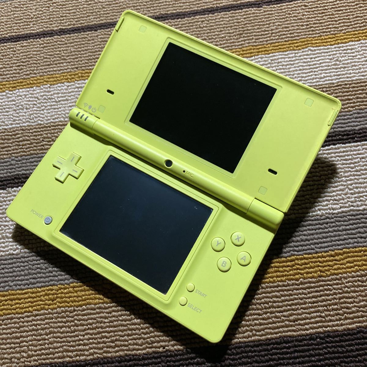 DS ニンテンドーDSi 本体 ライムグリーン 充電器付き