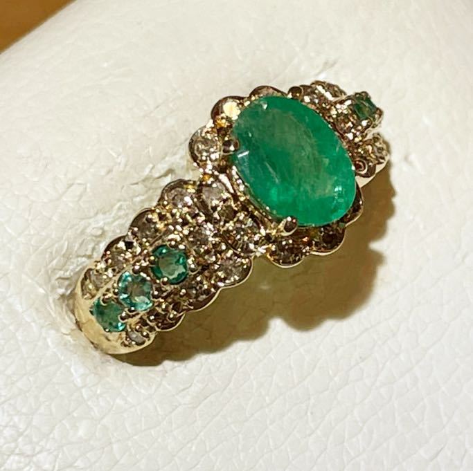 *K18 emerald & diamond ring *