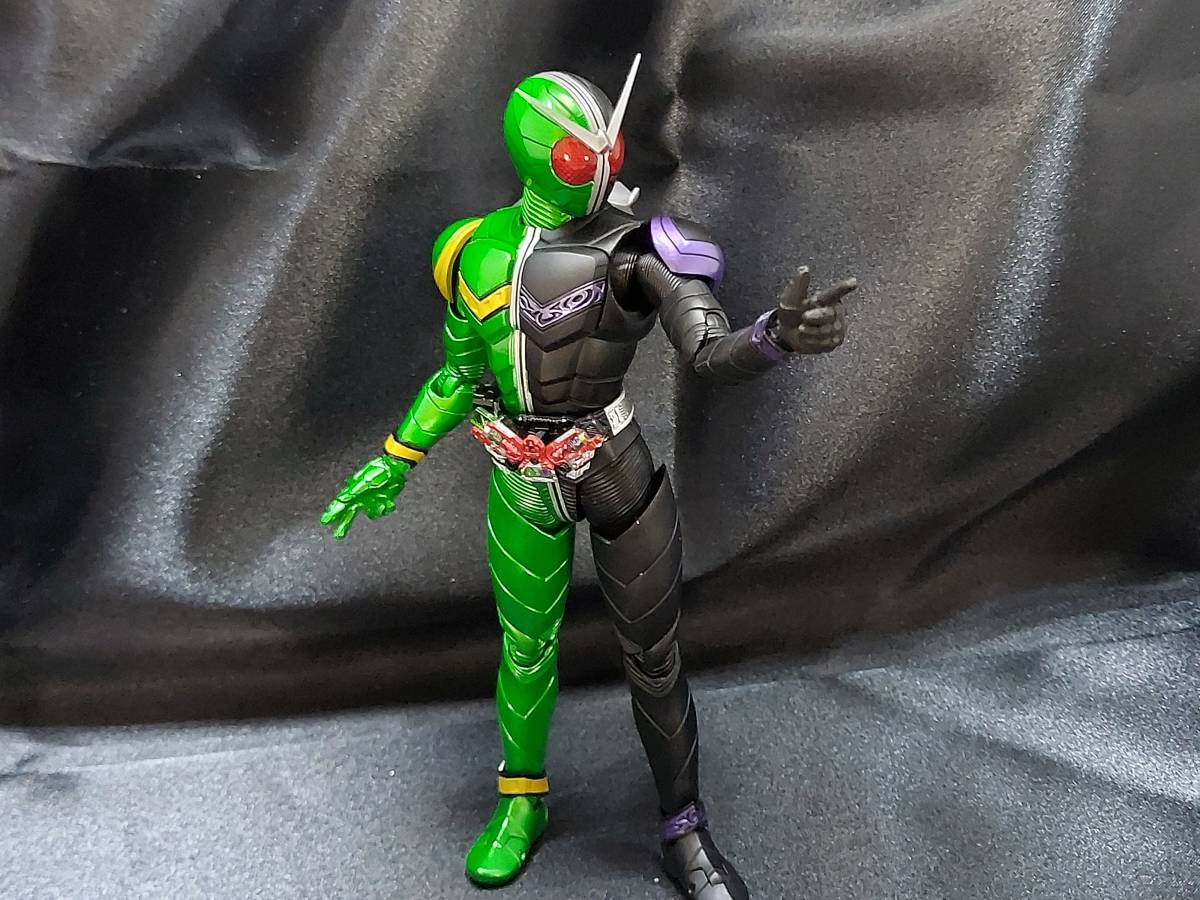 S.H.フィギュアーツ 真骨彫製法 仮面ライダーW サイクロンジョーカー