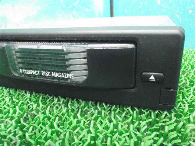 * NA30 BMW 530i E60 6 ream CD changer 6938975 330324JJ