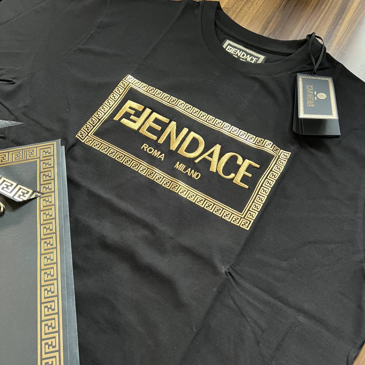 FENDACE フェンダーチェ ロゴ FENDI Tシャツ XXL ブラック × VERSACE