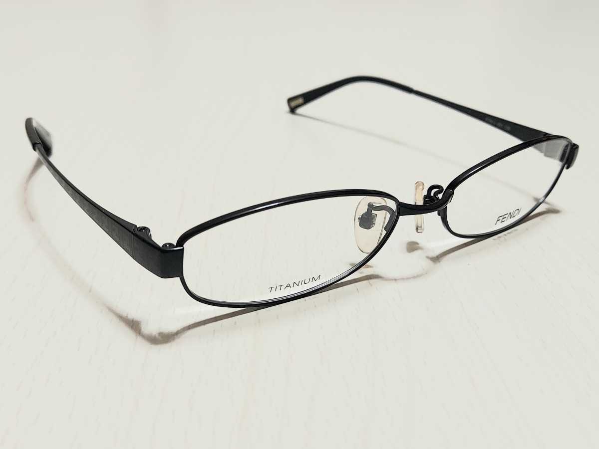 新品　FENDI　フェンディ　日本製　ブランド　メガネ　眼鏡　高級感　オシャレ　上品　フルリム　チタン　軽い　黒　ブラック_画像2