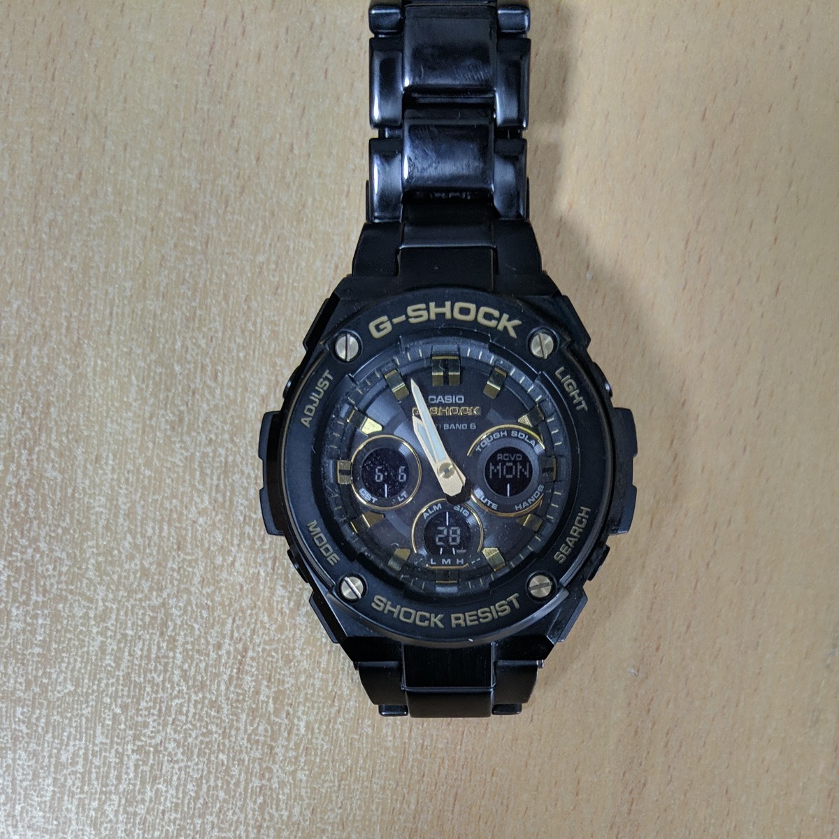 gst-w300bd 男のG-SHOCK CASIO カシオ　メタルバンド　電波ソーラー　防水　カーボンコアガード　耐衝撃