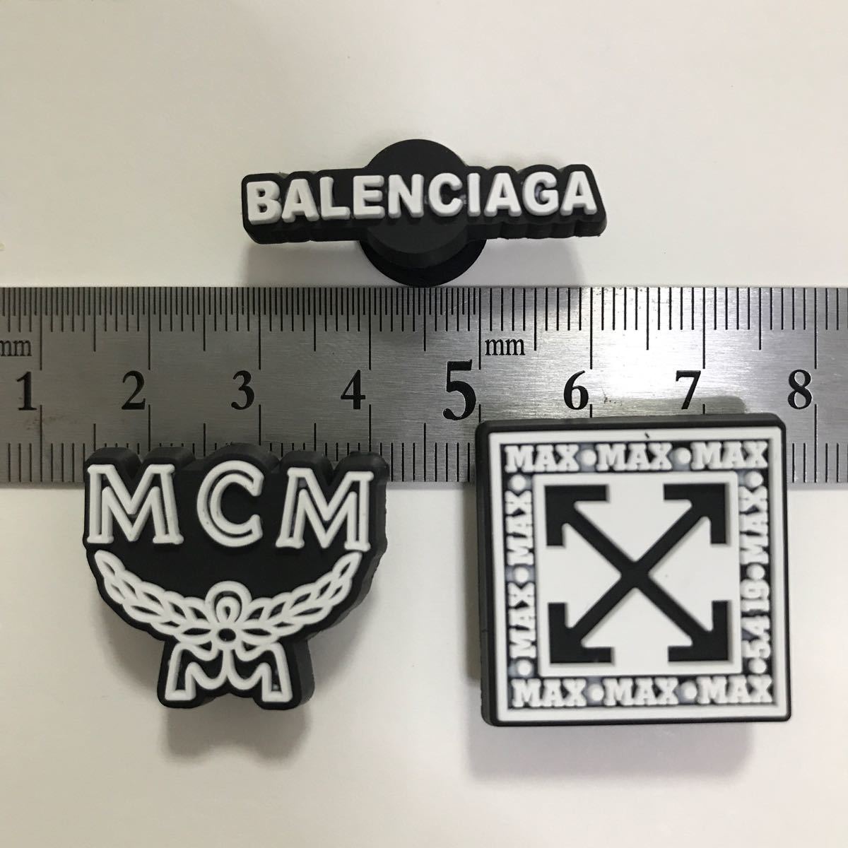 Balenciaga ジビッツ チャーム クロックス サンダル crocs クロックスジビッツ クロックスアクセサリー|Yahoo