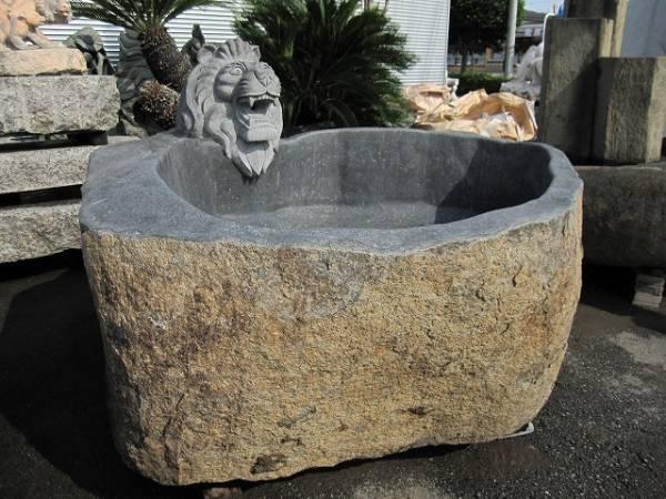 天然御影石　ライオン彫刻風呂　幅約2m25cm　大人３人入れます 一点もの 個室 露天風呂 和室 温泉 石風呂