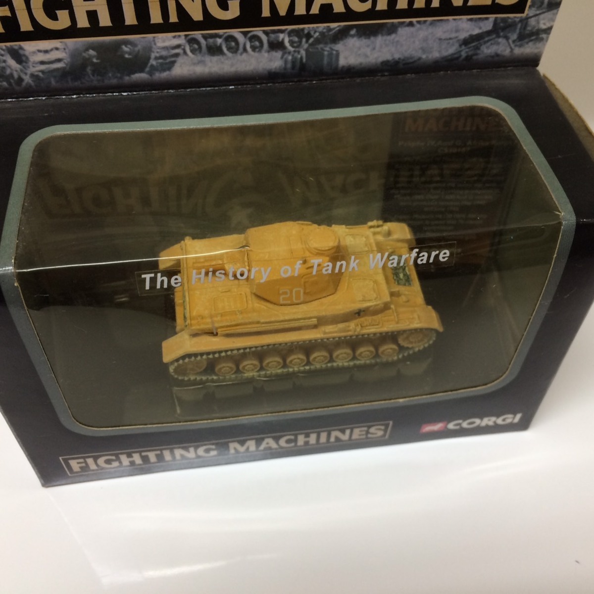 * Junk фигурка CORGI [FIGHTING MACHINES PZKW MKIV DESERT] Π*