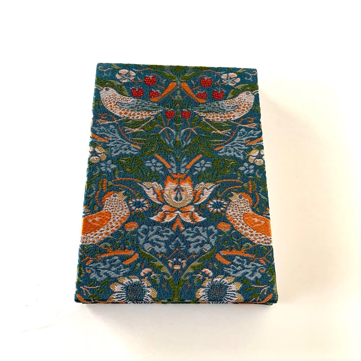 ウィリアムモリス御朱印帳　文庫サイズ　11x16 William Morris 『いちご泥棒』　金襴生地　ジャガード織物　桐生織物