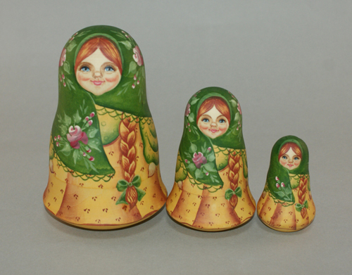 ロシアン マトリョーシカ 3 small dolls Green Yellow Beautiful Girls Drozdova